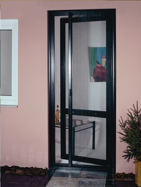 Москитная сетка на дверь балконную –  с установкой по низкой цене .